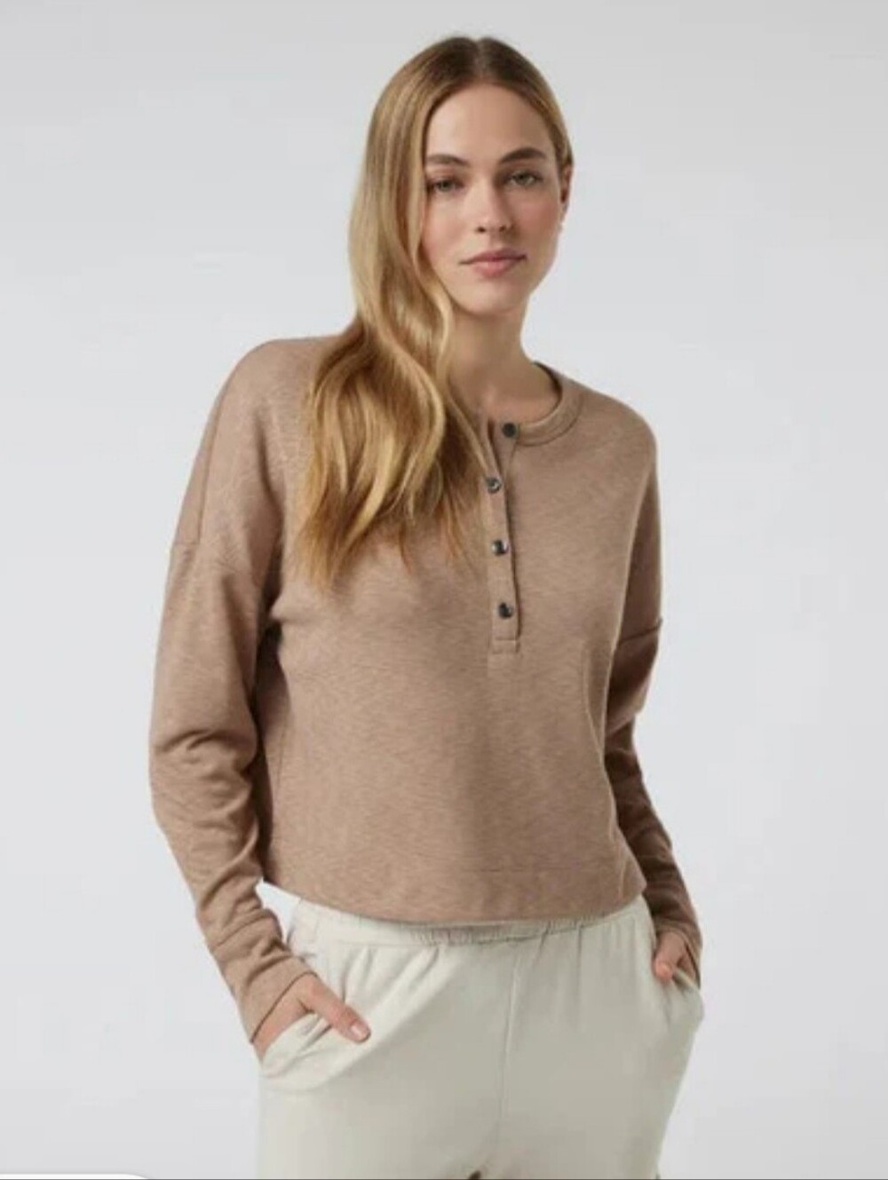 Vuori💎 Women's Long Sleeve Henley in Taupe